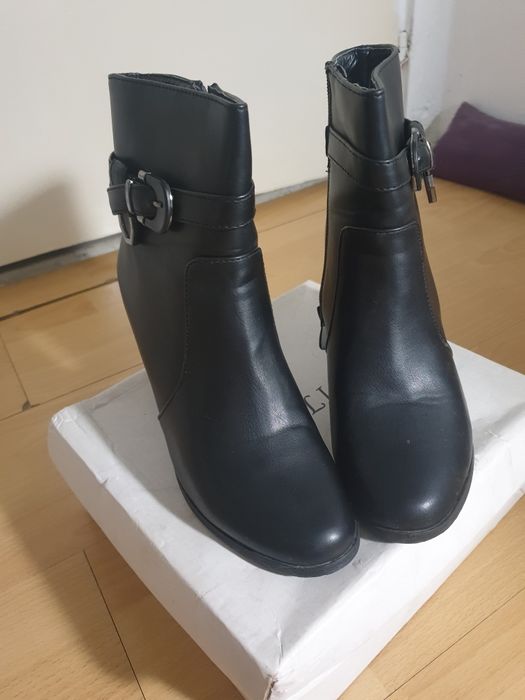 Обувки високи с токче