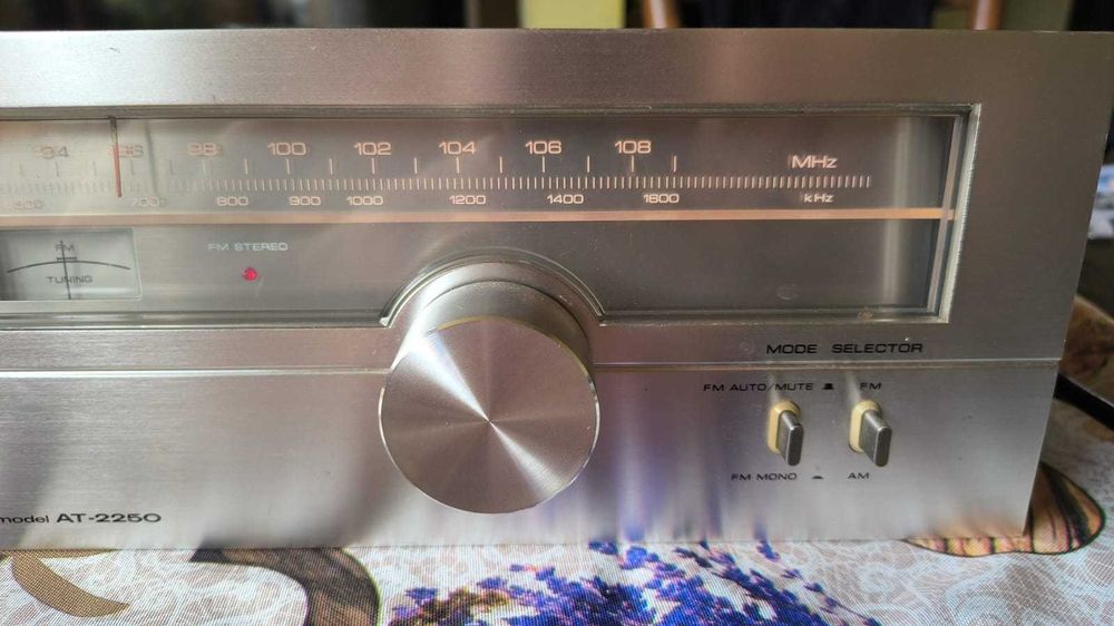 Radio,tuner Akai AT2250