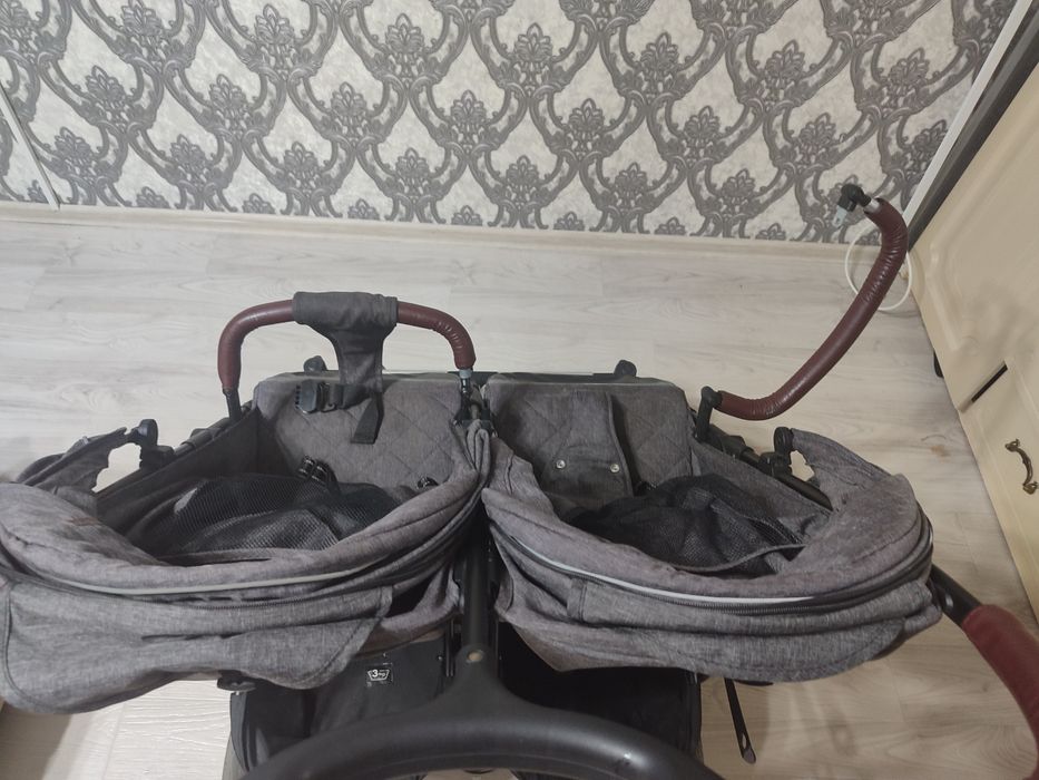 Детская коляска для двойняшек