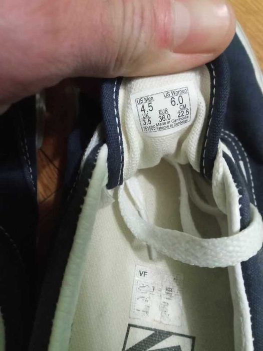 Nike и Vans: оригинални маратонки и футболни обувки, като нови!