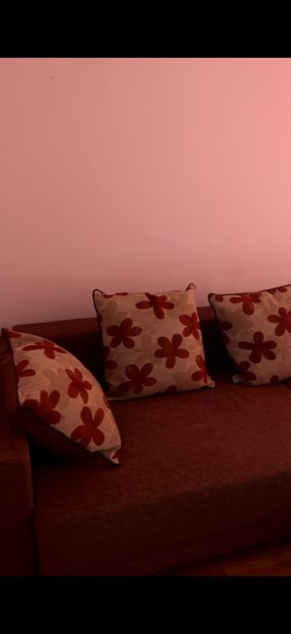 Vând canapea extensibila / transport gratuit