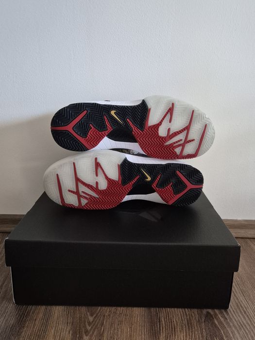 Kobe 4 Protro gold medal