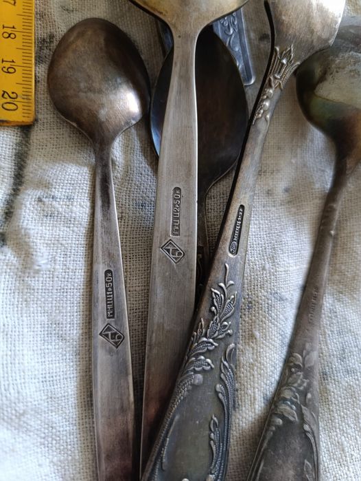 Значки и мельхиор