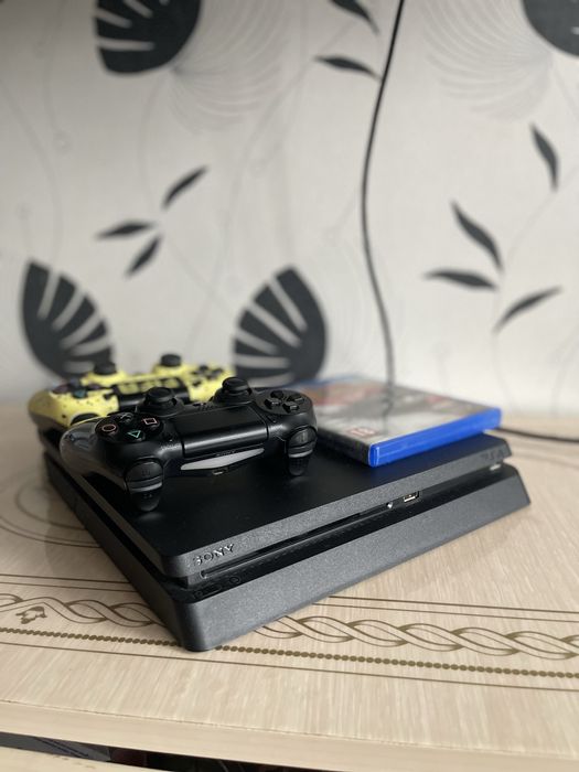 Продам sony PS4:)