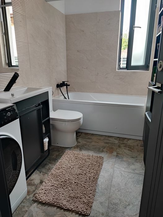 Central Domnești casa 2025, suprafaxa 117 mp,  4 camere, 2 bai, placa beton pod, teren 300 mp incinta privata 3 case. Se va preda cu piscina.