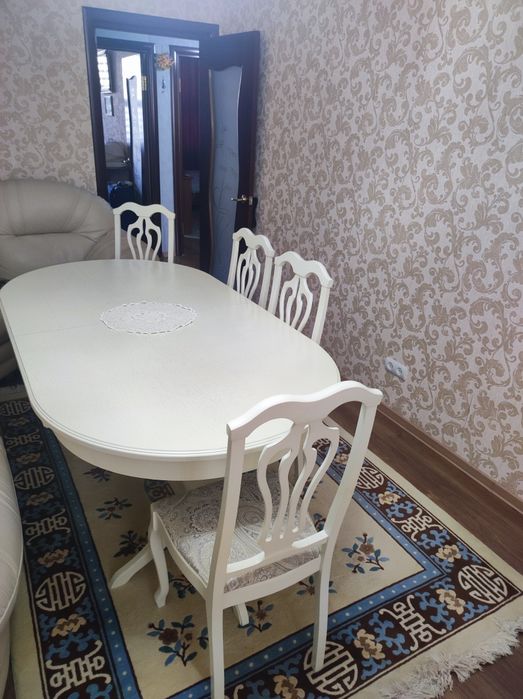 Стол для гостиной комнаты