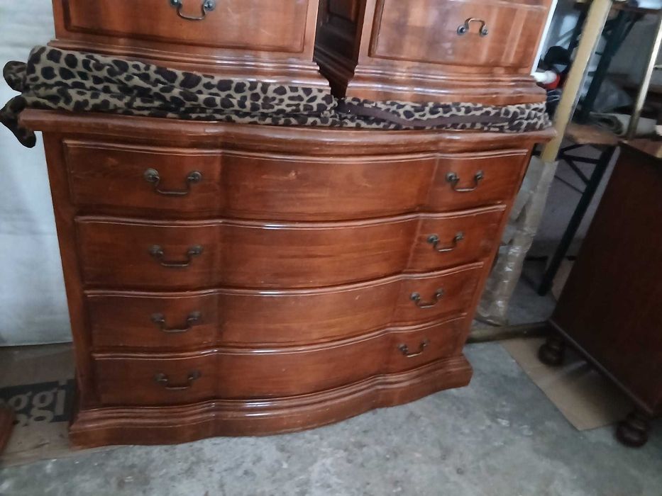 Comoda cu Oglinda si 2 Noptiere