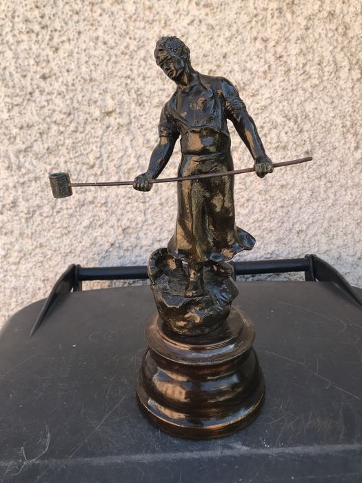 Statuetă din bronz