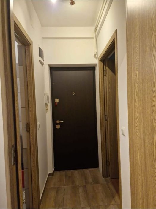 Închiriez garsoniera