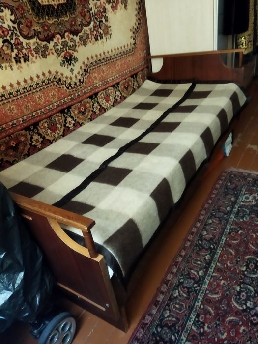 Дом  и  Сад  .   Продам   кровать