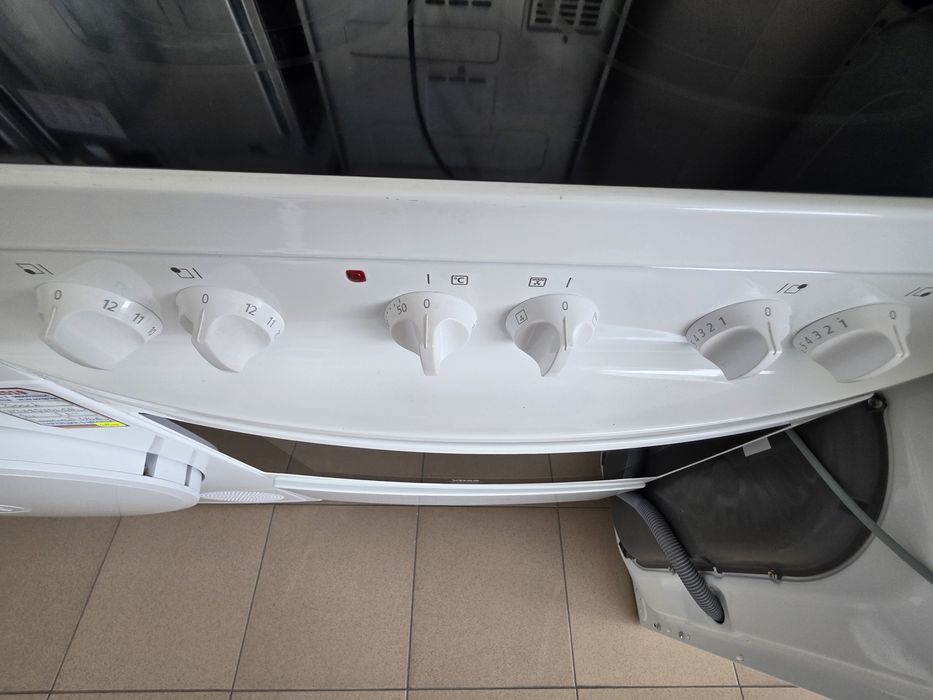 Свободностояща печка с керамични котлони Voss/Electrolux