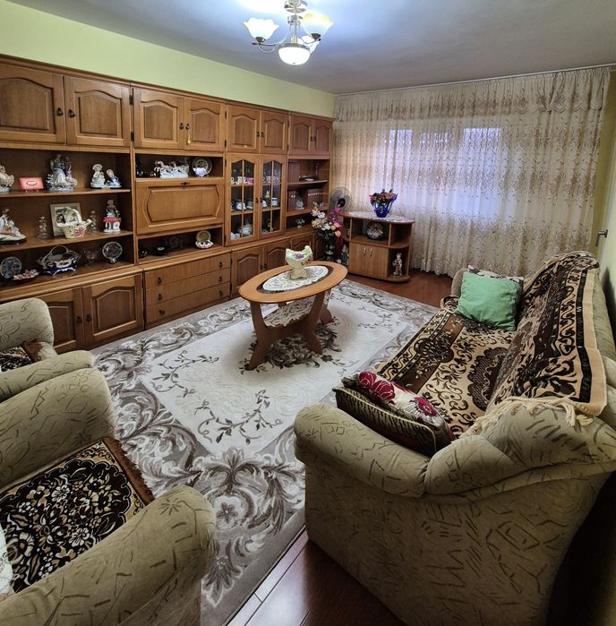 APARTAMENT  3 camere, Et. 2