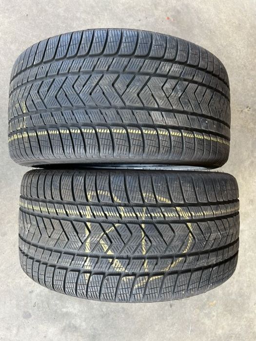 vând 2 anvelope 305/35/21 Pirelli de iarnă la 6mm