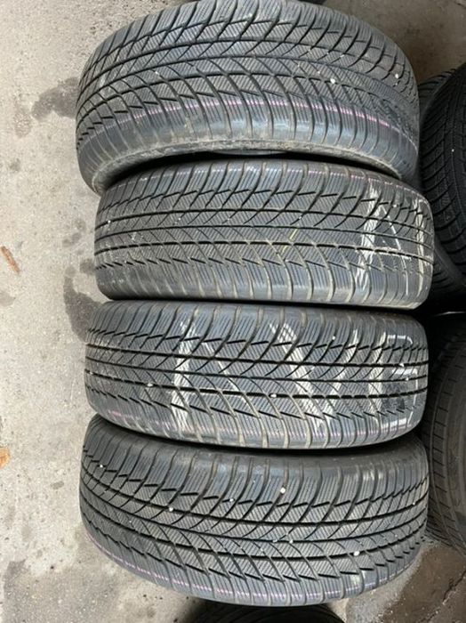 vând 4 anvelope 225/60/18 bridgestone de iarnă ca noi