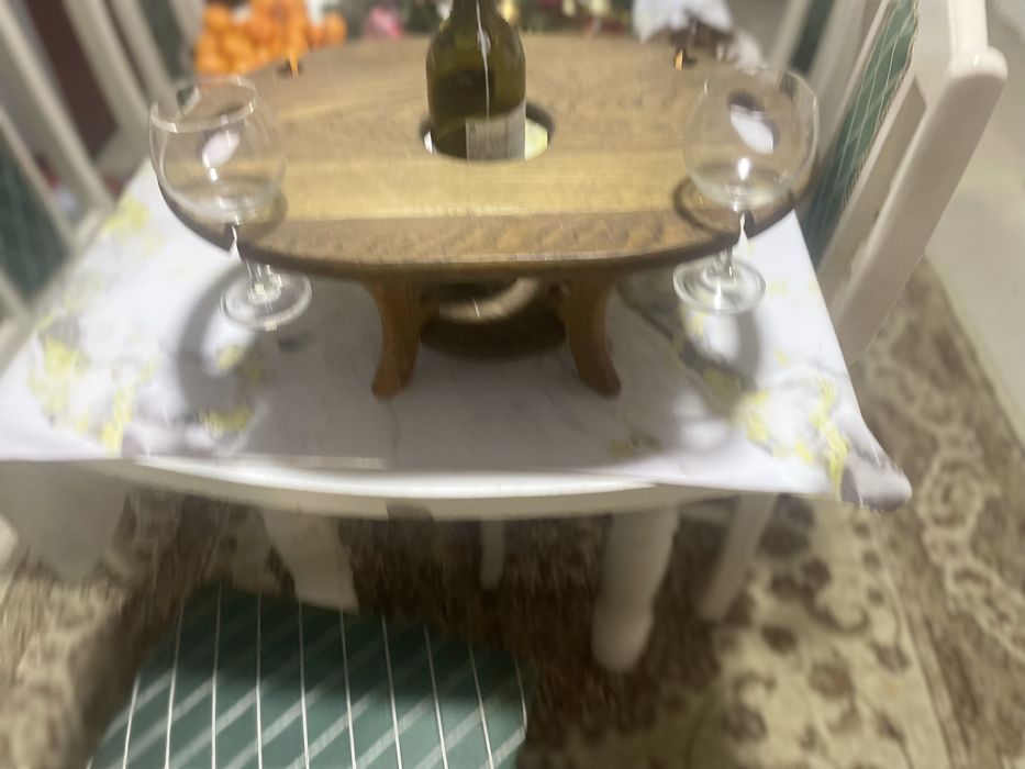 Столик для вина