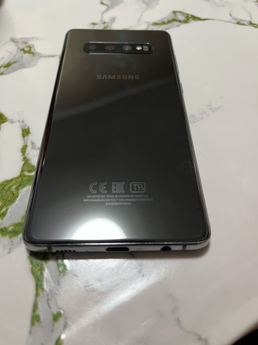 Продам самсунг S10+ вьетнам