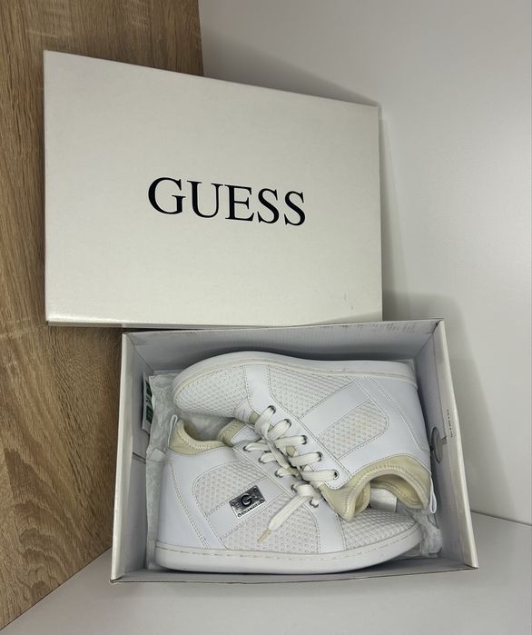 Бели кецове с платформа Guess