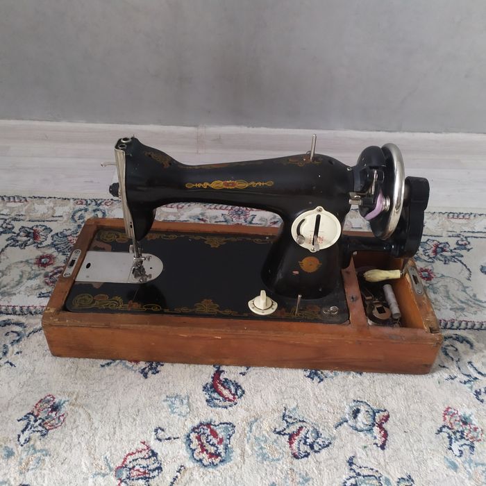 Продам швейную машинку