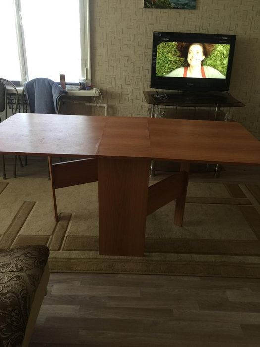 Продаётся: СТОЛ книжка