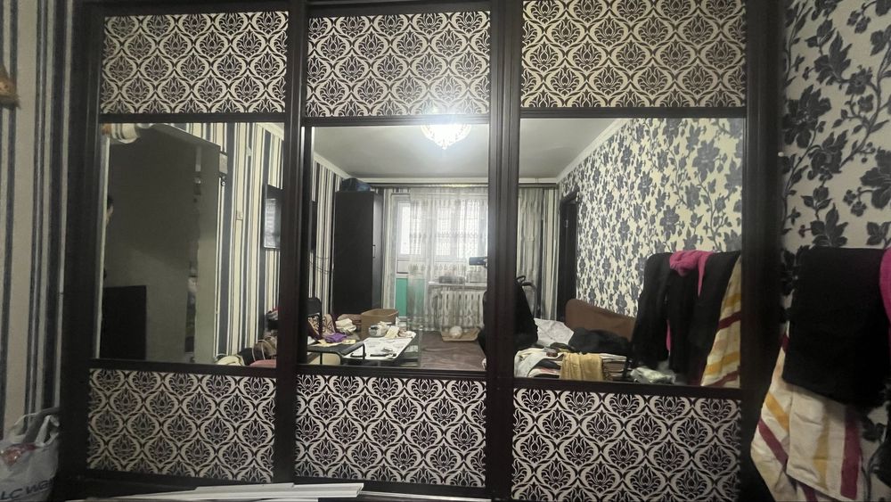 Шкаф купе продам срочно.