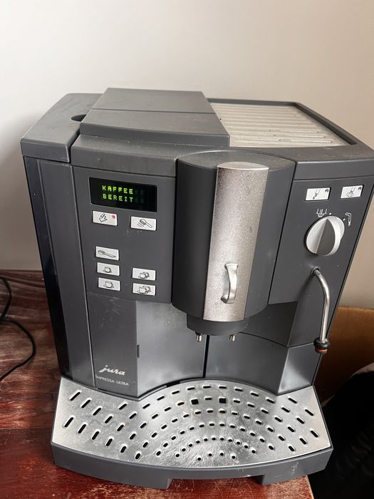 Vand aparat cafea Jura cu macinat boabe
