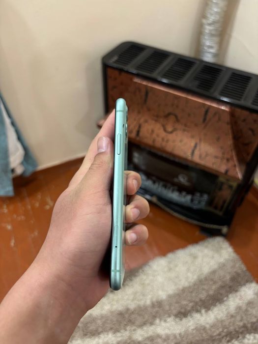 Срочно продам айфон 11