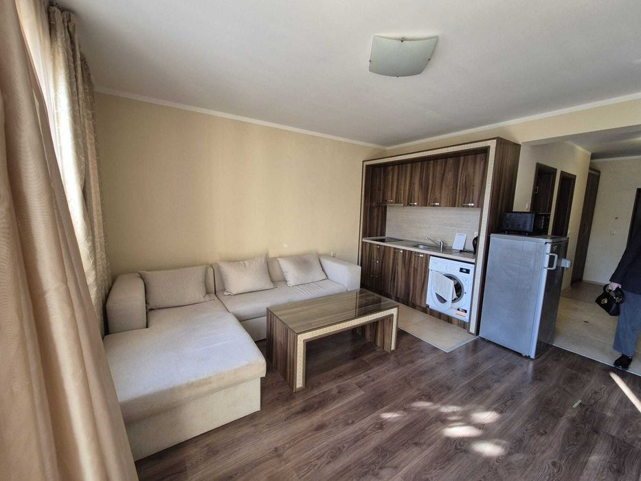 Дава се под наем Двустаен апартамент в Варна, Цветен квартал - 70 кв.м за 600 € - Снимка #3