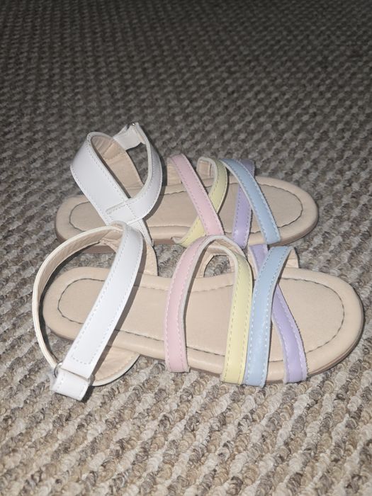 Sandale fetițe. Impecabile