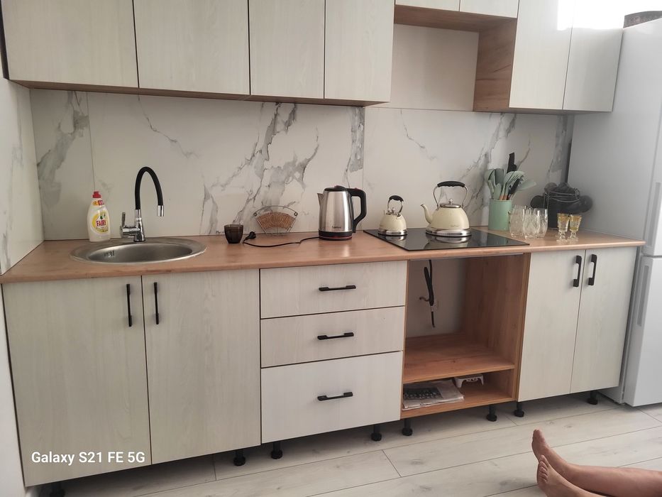 Продам кухонный гарнитур 2 мет