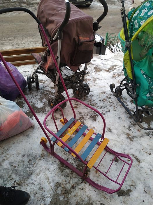 Санки и зимняя коляска