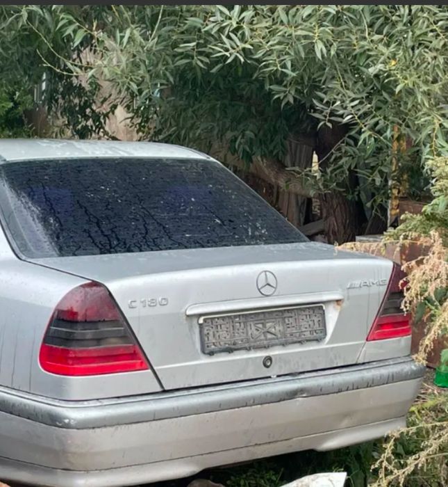 Крышка багажник w202