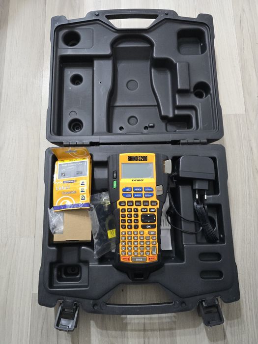 Imprimanta etichete tile DYNO RHINO 5200