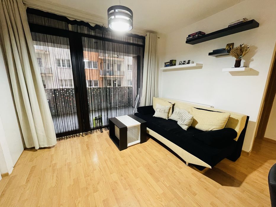 Vand apartament 2 dormitoare + living si bucatarie + parcare subterana in Complex Oaza