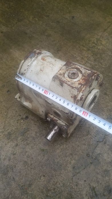 reductor raport 14 la 1 cu ax melcat și coroana