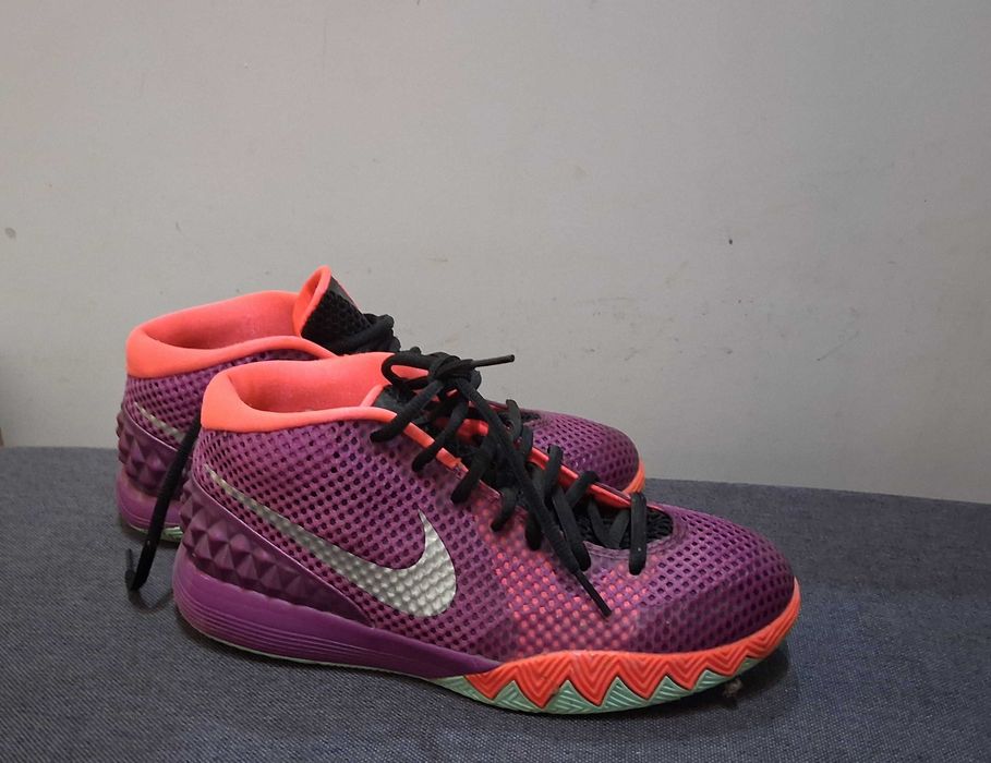 Маратонки Nike носени