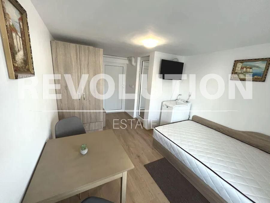 Дава се под наем Едностаен апартамент в Варна, Окръжна болница - 25 кв.м за 250 € - Снимка #2