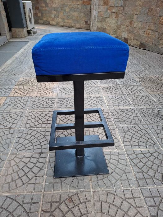 Бар столове (37 бр.) от стомана със синя седалка