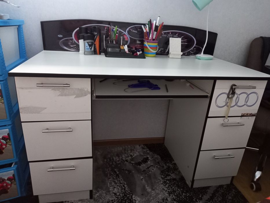 Продам детскую кровать и стол