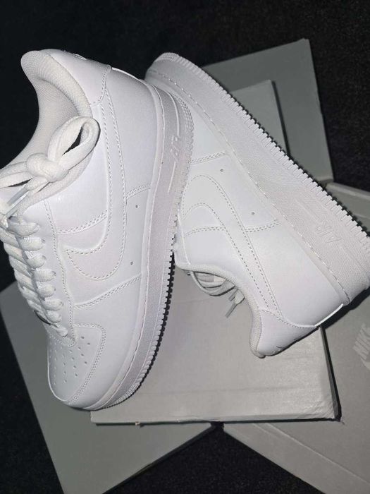 #DOAR 179,99# Nike Air Force 1 Low Triple White Editie Limitata
