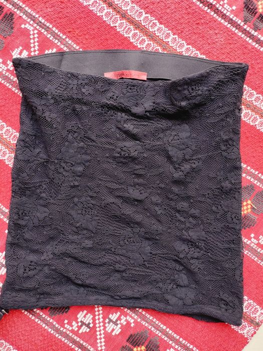 Fustă scurtă / tub din dantelă de damă Bershka mărimea S