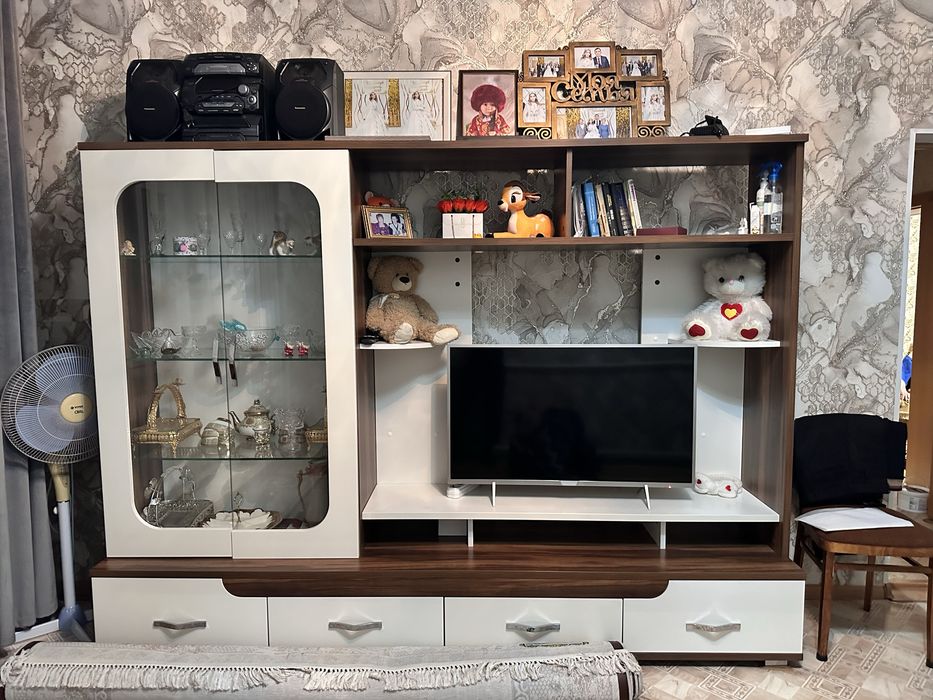 Продам гостиную стенку жля TV