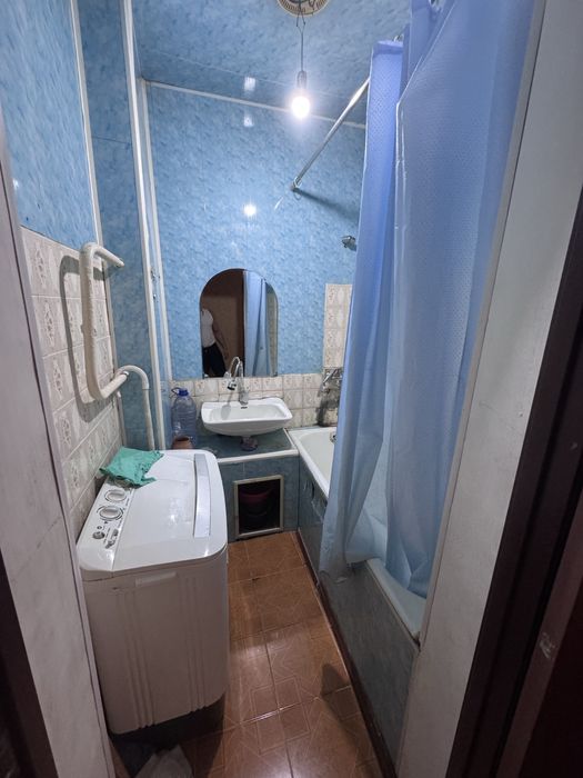 2 xonali dom zal spalni oshxona bor spalnida ikki kishi zalda 4 kishi