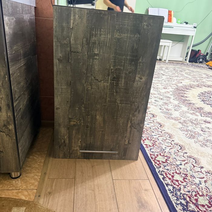 Кухонный шкаф( верх5тыс /низ 12 тыс)