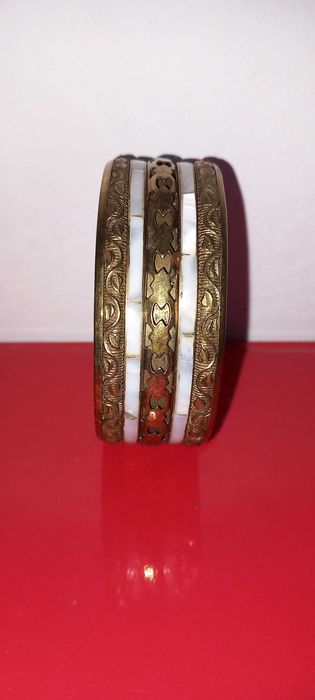 Bratara veche din alama cu sidef