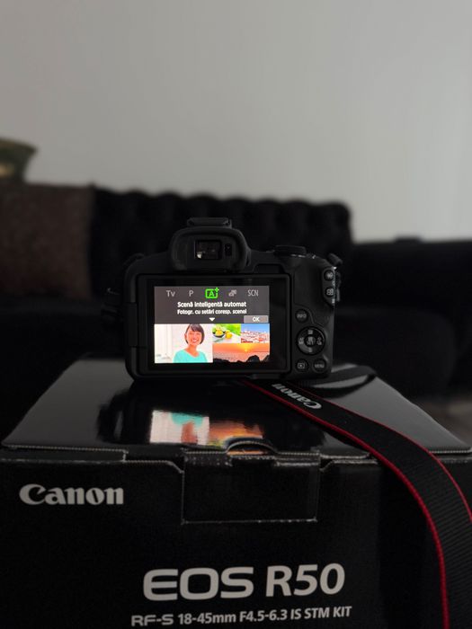 Canon EOS R50 + RF-S 18-45mm, folosit foarte puțin, stare excelentă