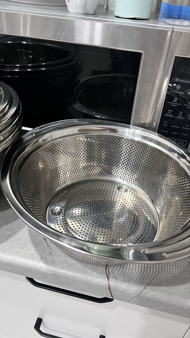 Продам миски и дуршлаг