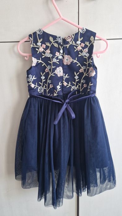 Детска рокличка с бродерия и камъчета