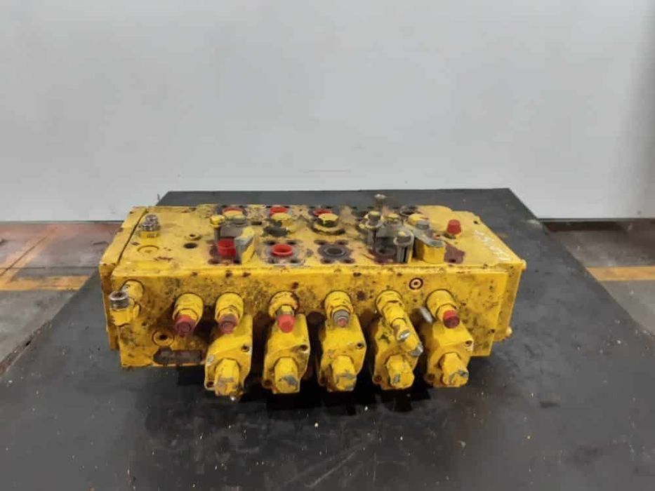 distribuitor hidraulic pentru miniexcavator caterpillar 305cr