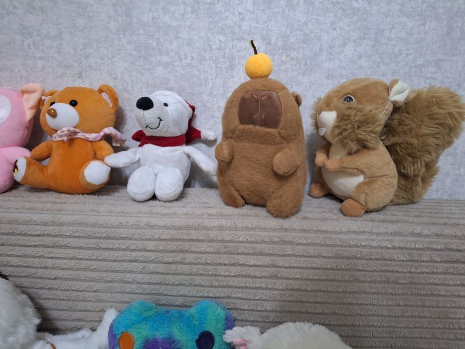 Куча мягких игрушек