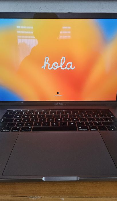 Mackbook Pro 2017 15.4 16GB RAM 256GB SSD